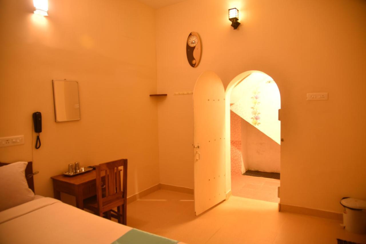 A P Guest House Puduccseri Kültér fotó