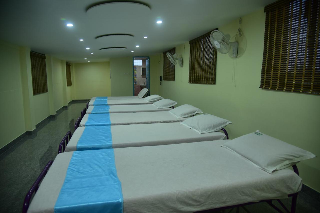 A P Guest House Puduccseri Kültér fotó